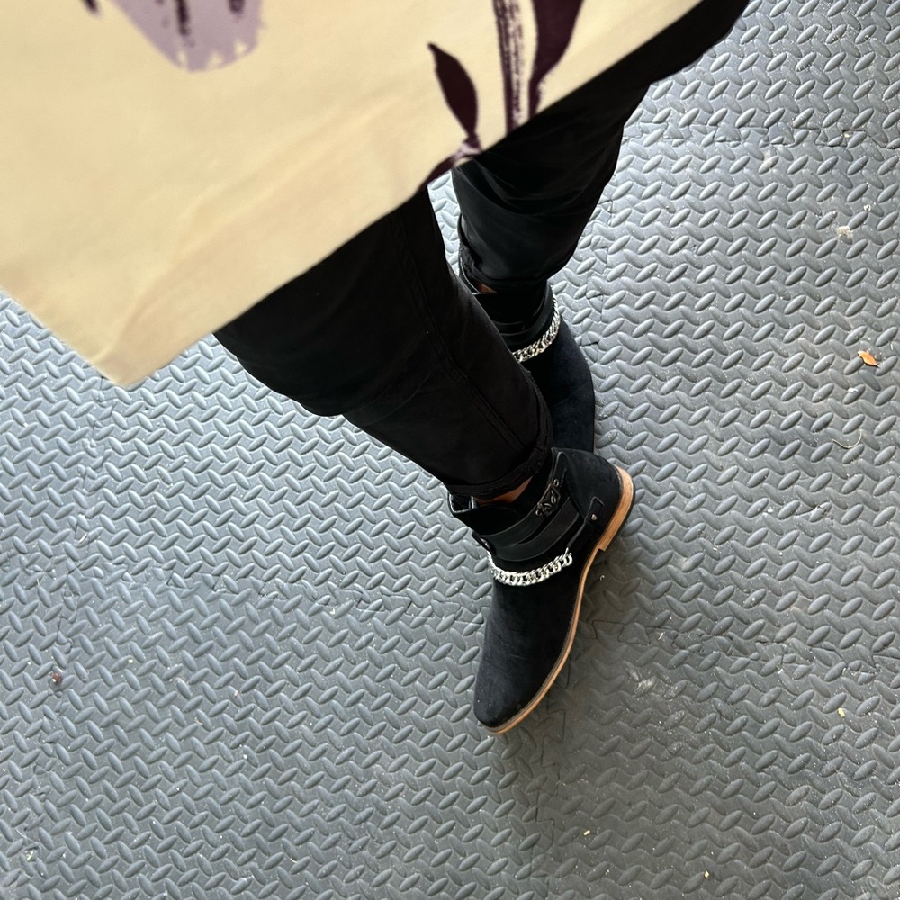 H&M Black Ankle Boots Stylish Leather Design - Picture 4 of 6